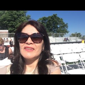 Meet your Posher, Ana